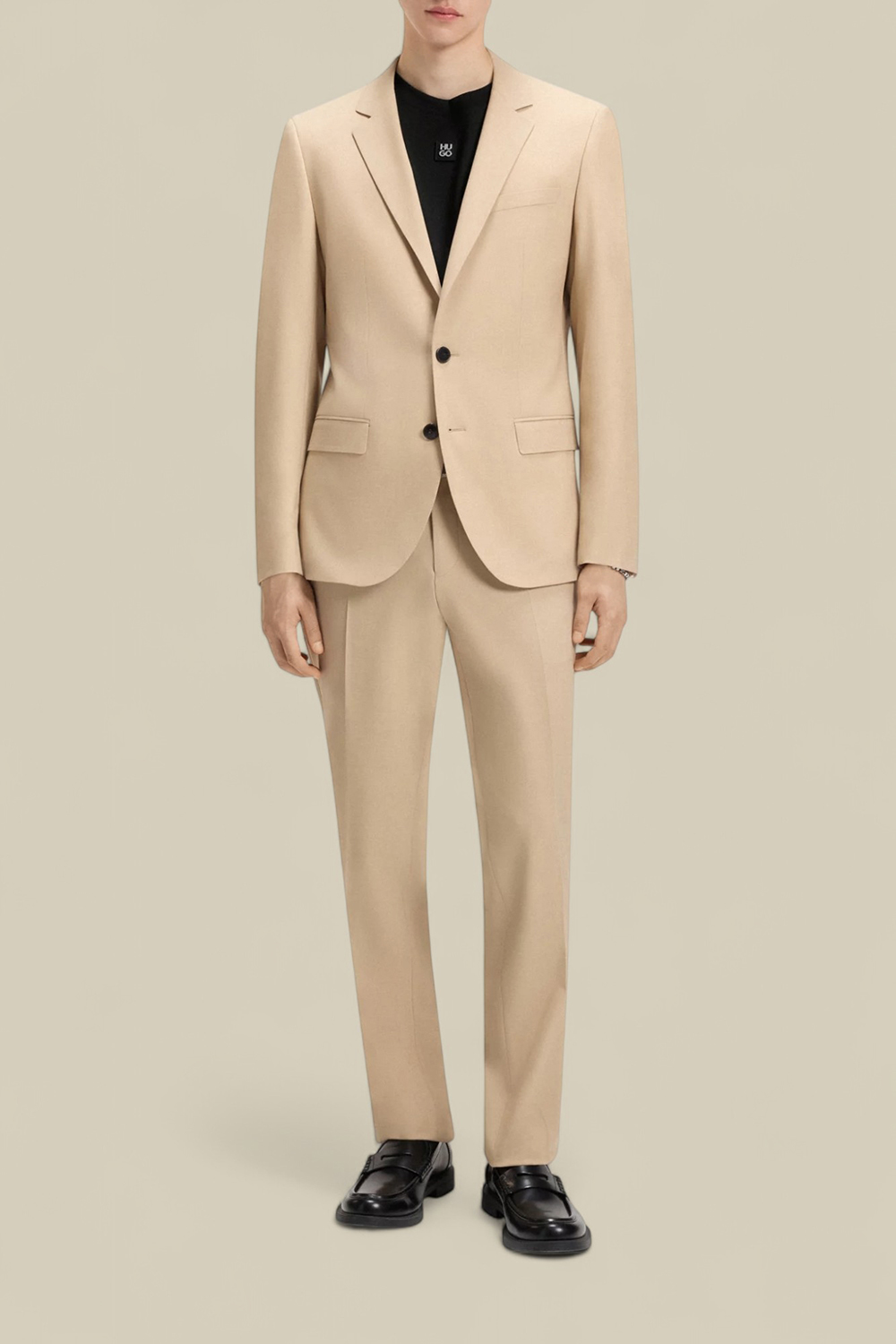 תמונת כל הלוק של חולצת טי